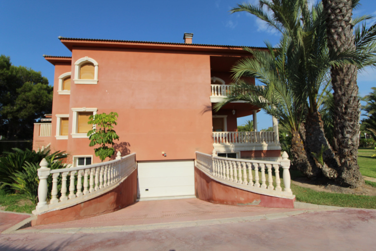 7 Bed Townhouse for sale in Valverde Costa Blanca, Alicante, Spain