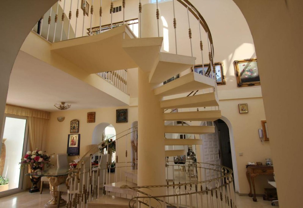 10 Bed Townhouse for sale in Riviera Del Sol Costa Del Sol, Málaga, Spain