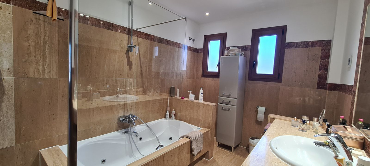 3 Bed Townhouse for sale in Cerros Del Aguila Costa Del Sol, Málaga, Spain