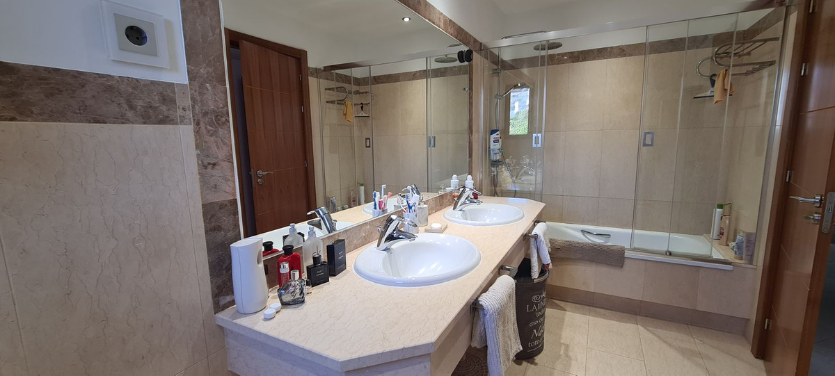 3 Bed Townhouse for sale in Cerros Del Aguila Costa Del Sol, Málaga, Spain