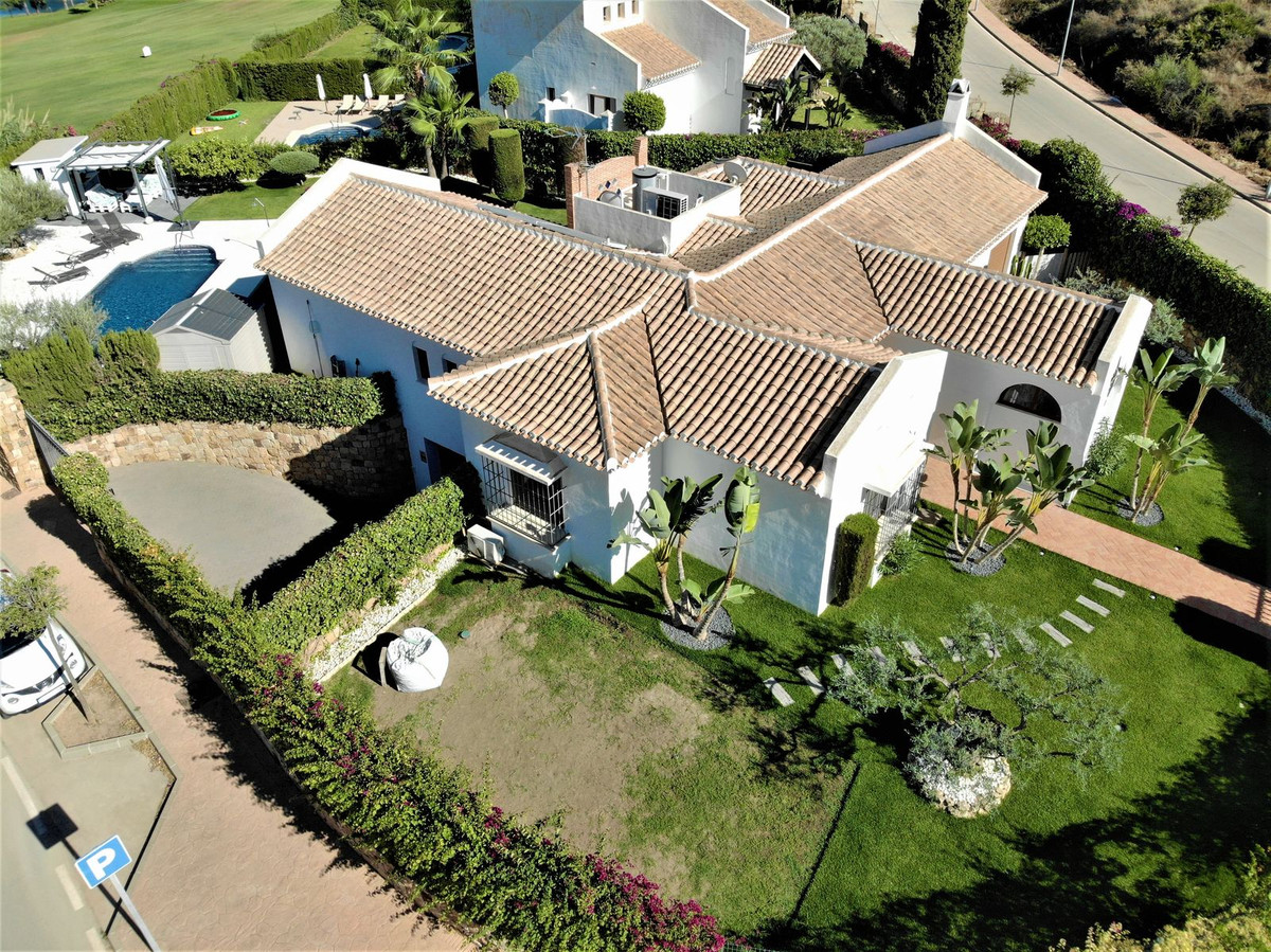 3 Bed Townhouse for sale in Cerros Del Aguila Costa Del Sol, Málaga, Spain