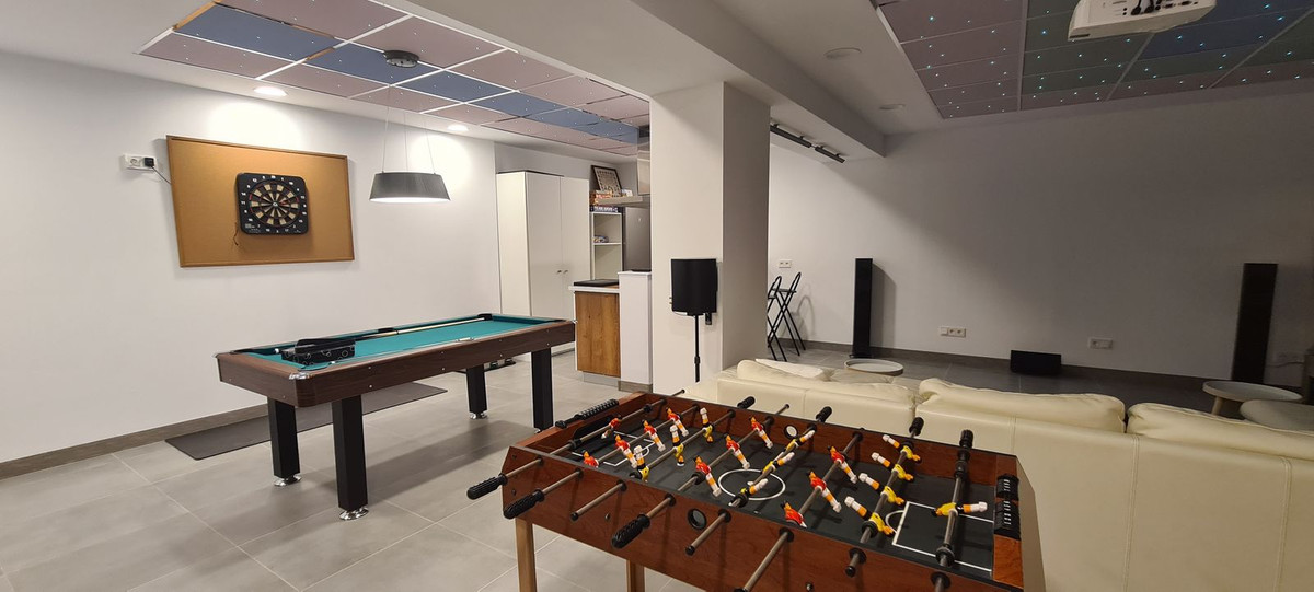 3 Bed Townhouse for sale in Cerros Del Aguila Costa Del Sol, Málaga, Spain