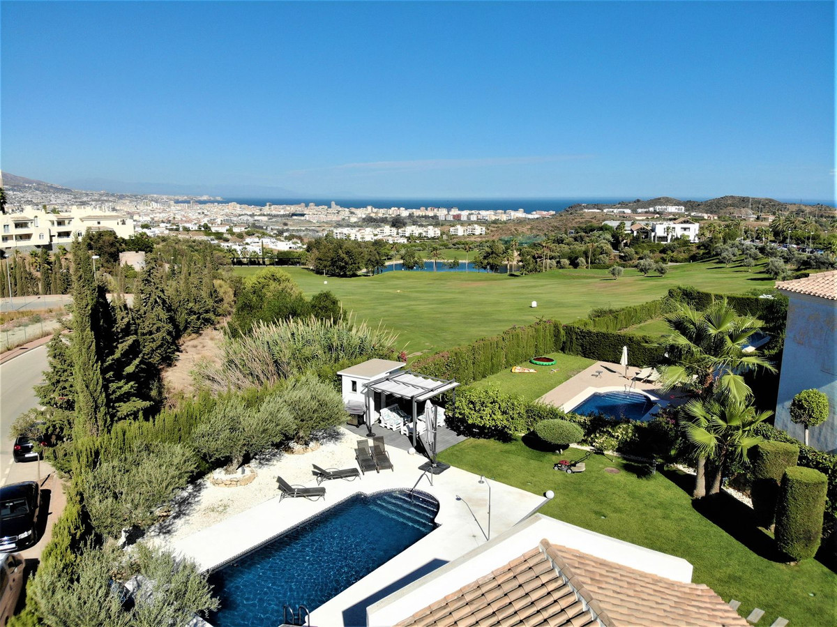 3 Bed Townhouse for sale in Cerros Del Aguila Costa Del Sol, Málaga, Spain