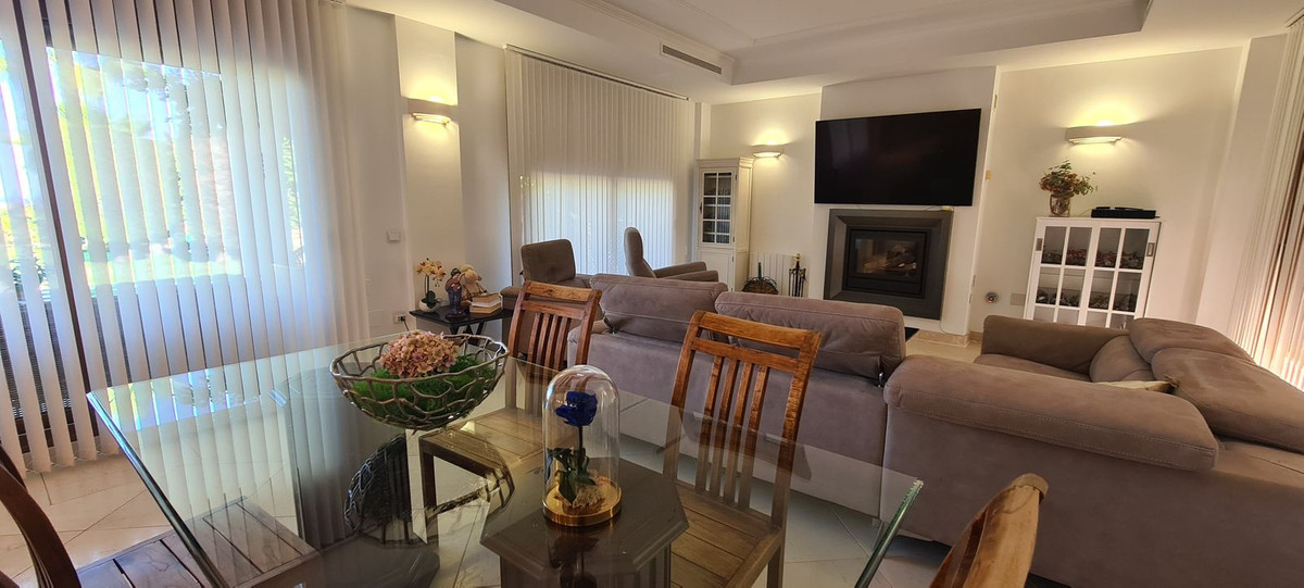 3 Bed Townhouse for sale in Cerros Del Aguila Costa Del Sol, Málaga, Spain