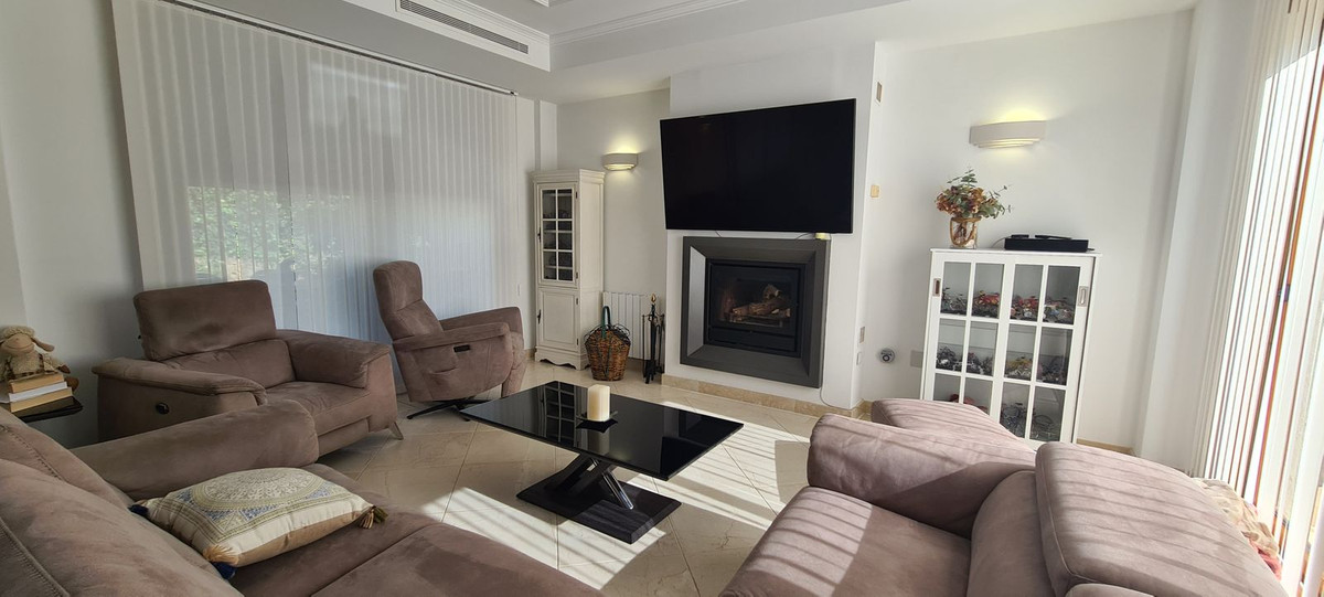 3 Bed Townhouse for sale in Cerros Del Aguila Costa Del Sol, Málaga, Spain