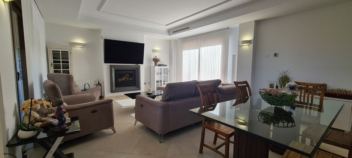 3 Bed Townhouse for sale in Cerros Del Aguila Costa Del Sol, Málaga, Spain