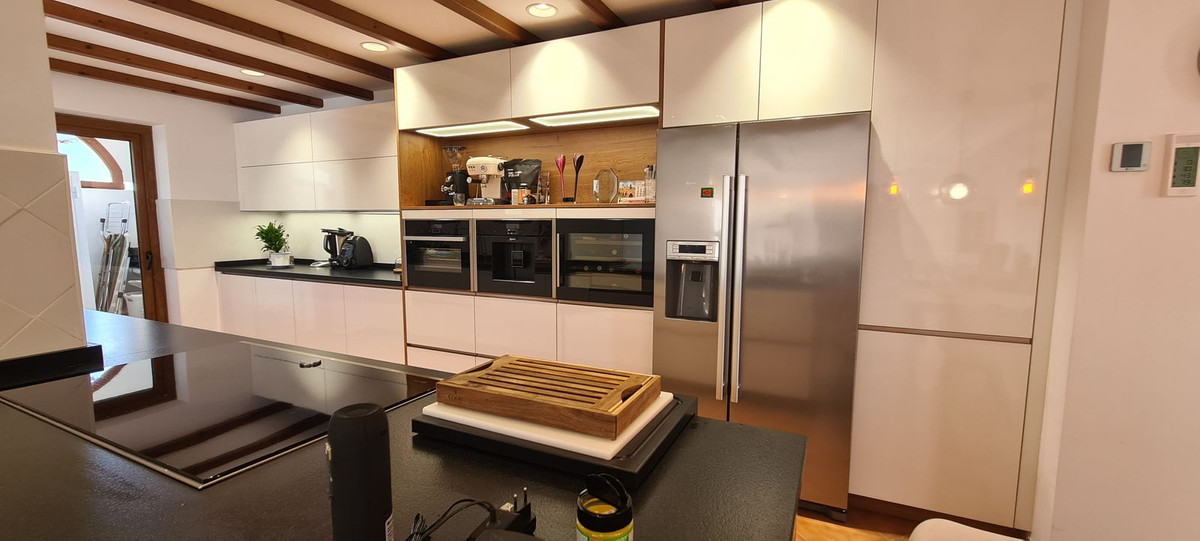 3 Bed Townhouse for sale in Cerros Del Aguila Costa Del Sol, Málaga, Spain
