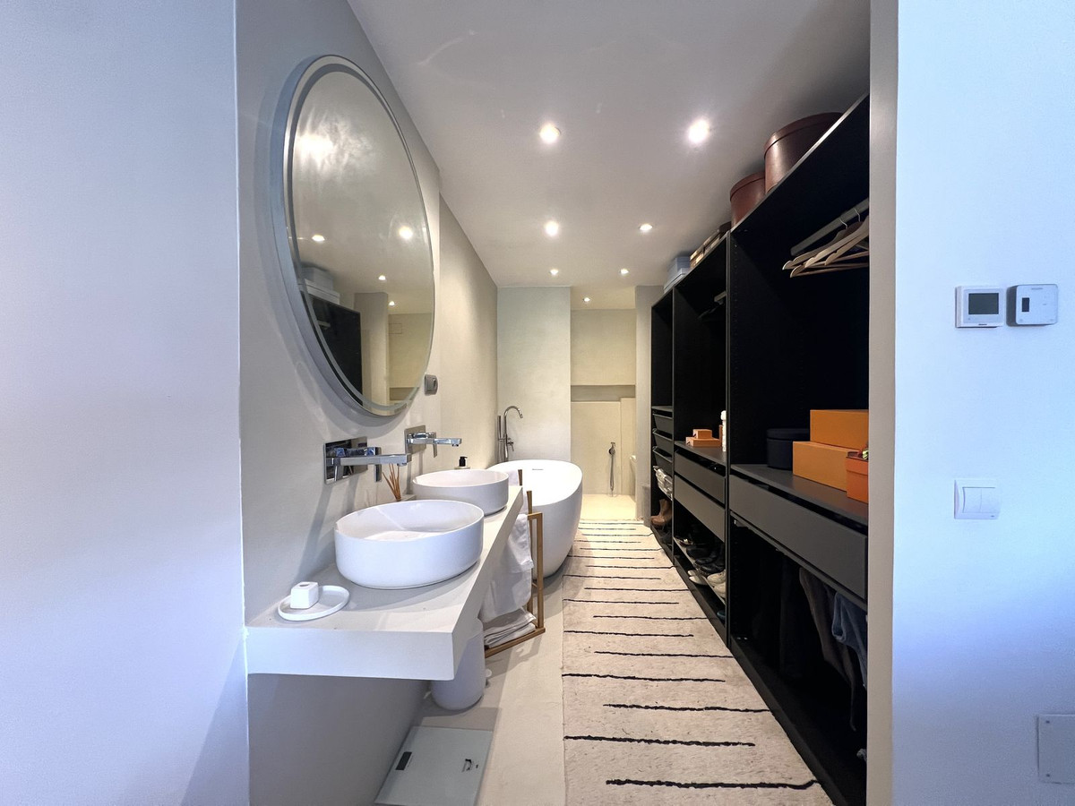 3 Bed Apartment for sale in Nueva Andalucía Costa Del Sol, Málaga, Spain
