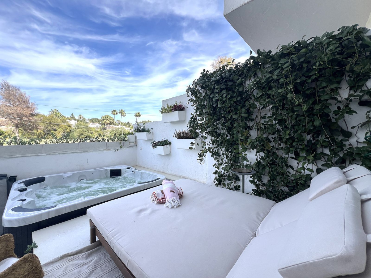 3 Bed Apartment for sale in Nueva Andalucía Costa Del Sol, Málaga, Spain