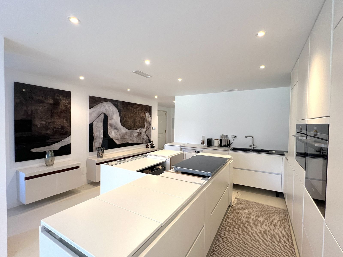 3 Bed Apartment for sale in Nueva Andalucía Costa Del Sol, Málaga, Spain