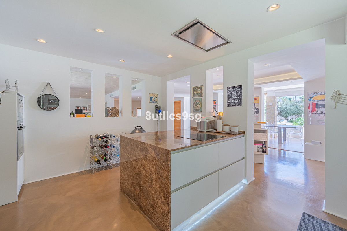 5 Bed Townhouse for sale in Nueva Andalucía Costa Del Sol, Málaga, Spain