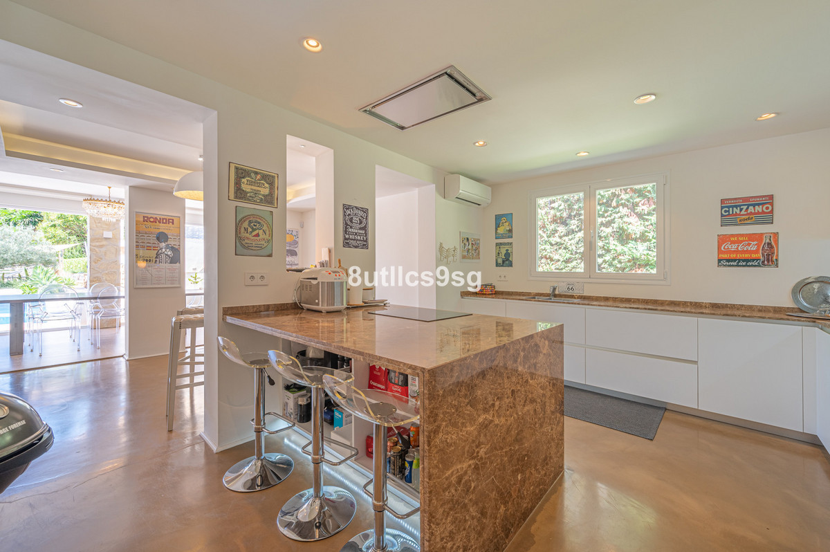 5 Bed Townhouse for sale in Nueva Andalucía Costa Del Sol, Málaga, Spain