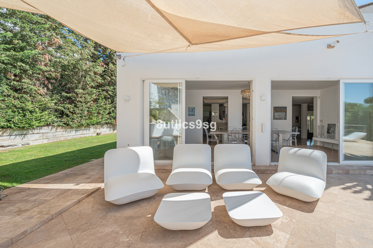5 Bed Townhouse for sale in Nueva Andalucía Costa Del Sol, Málaga, Spain