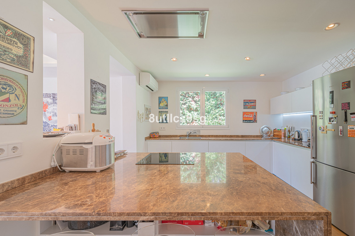 5 Bed Townhouse for sale in Nueva Andalucía Costa Del Sol, Málaga, Spain