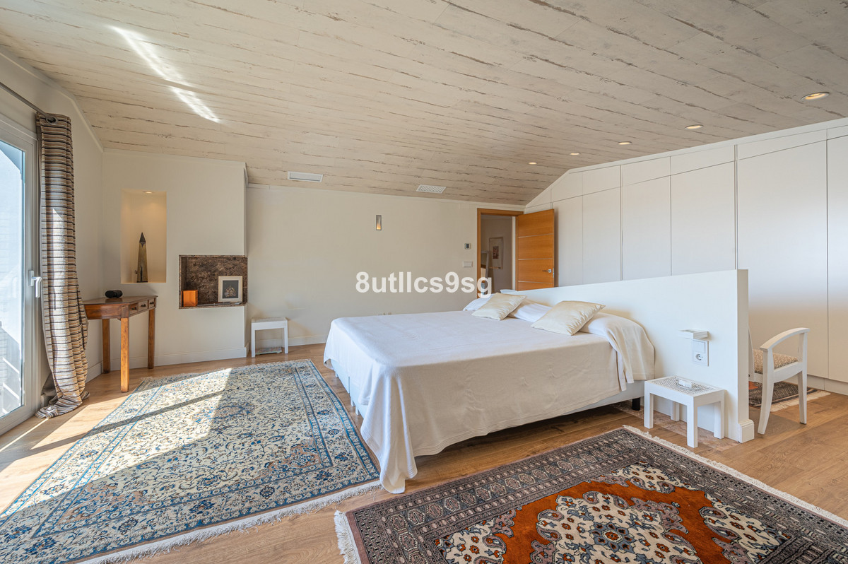5 Bed Townhouse for sale in Nueva Andalucía Costa Del Sol, Málaga, Spain