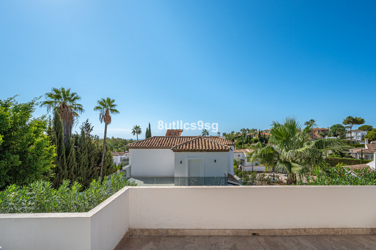5 Bed Townhouse for sale in Nueva Andalucía Costa Del Sol, Málaga, Spain