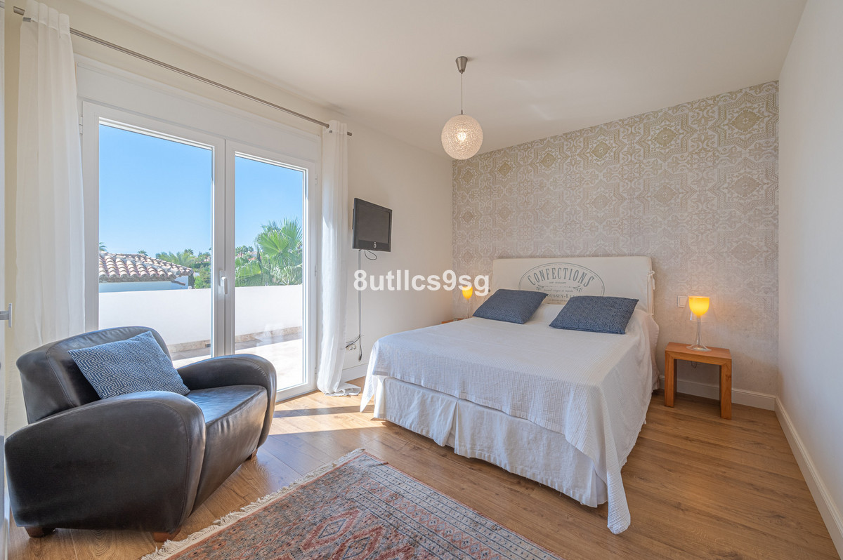 5 Bed Townhouse for sale in Nueva Andalucía Costa Del Sol, Málaga, Spain