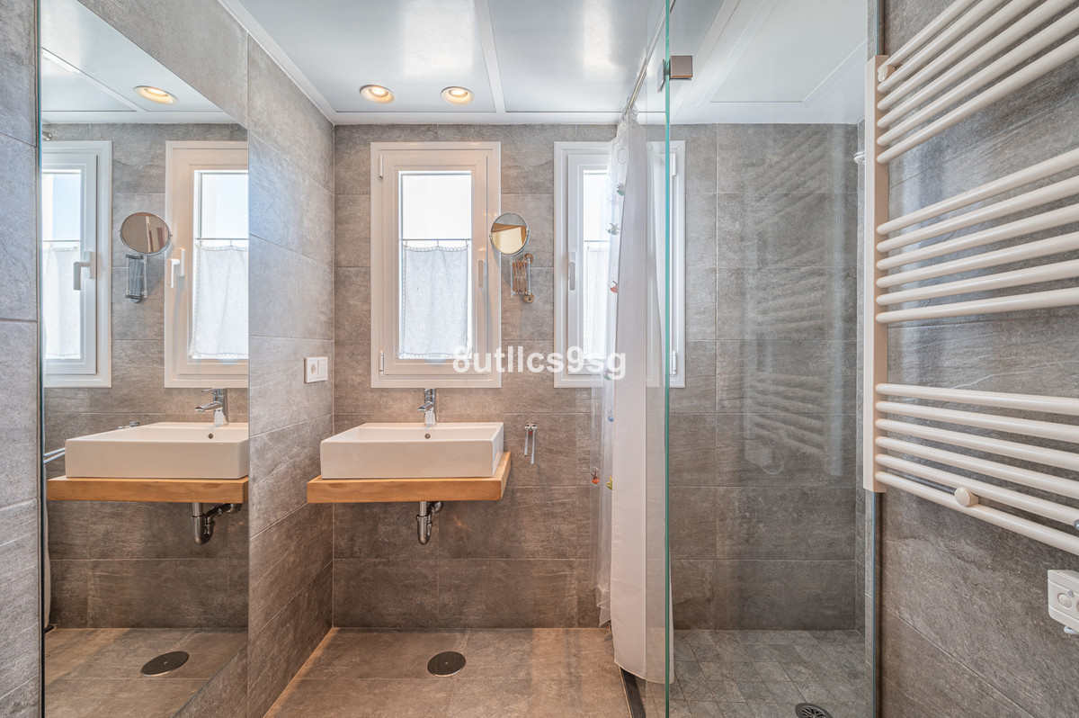5 Bed Townhouse for sale in Nueva Andalucía Costa Del Sol, Málaga, Spain