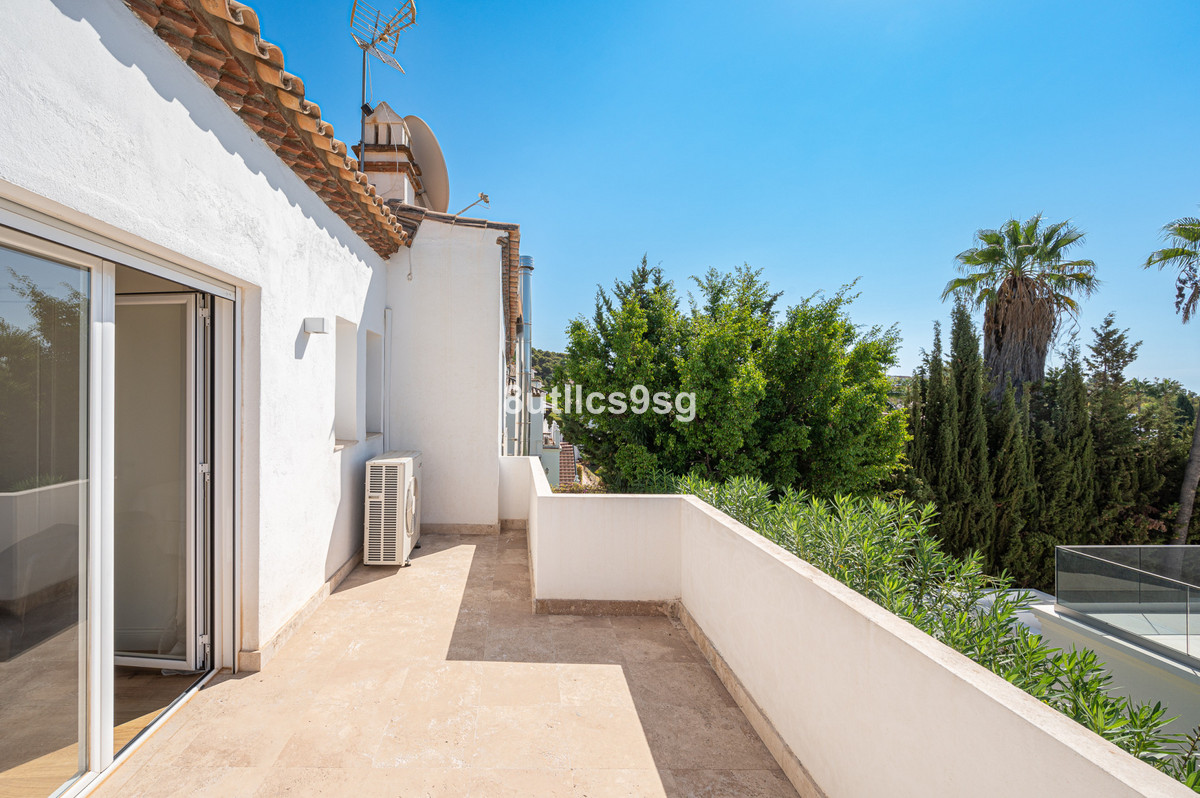 5 Bed Townhouse for sale in Nueva Andalucía Costa Del Sol, Málaga, Spain