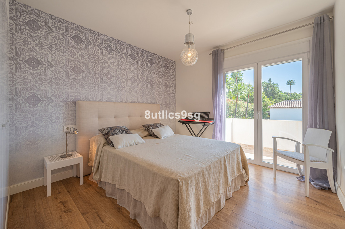 5 Bed Townhouse for sale in Nueva Andalucía Costa Del Sol, Málaga, Spain