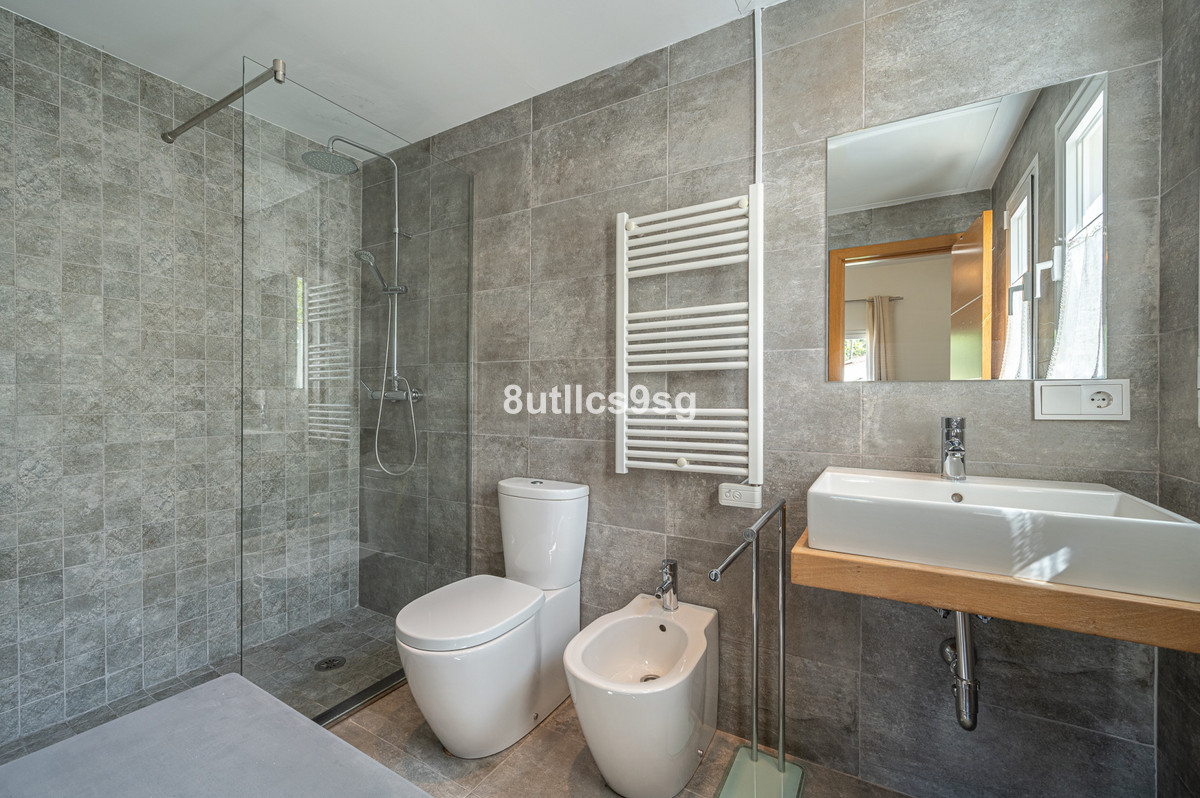 5 Bed Townhouse for sale in Nueva Andalucía Costa Del Sol, Málaga, Spain