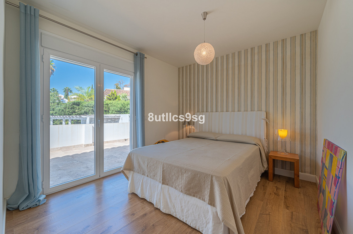 5 Bed Townhouse for sale in Nueva Andalucía Costa Del Sol, Málaga, Spain