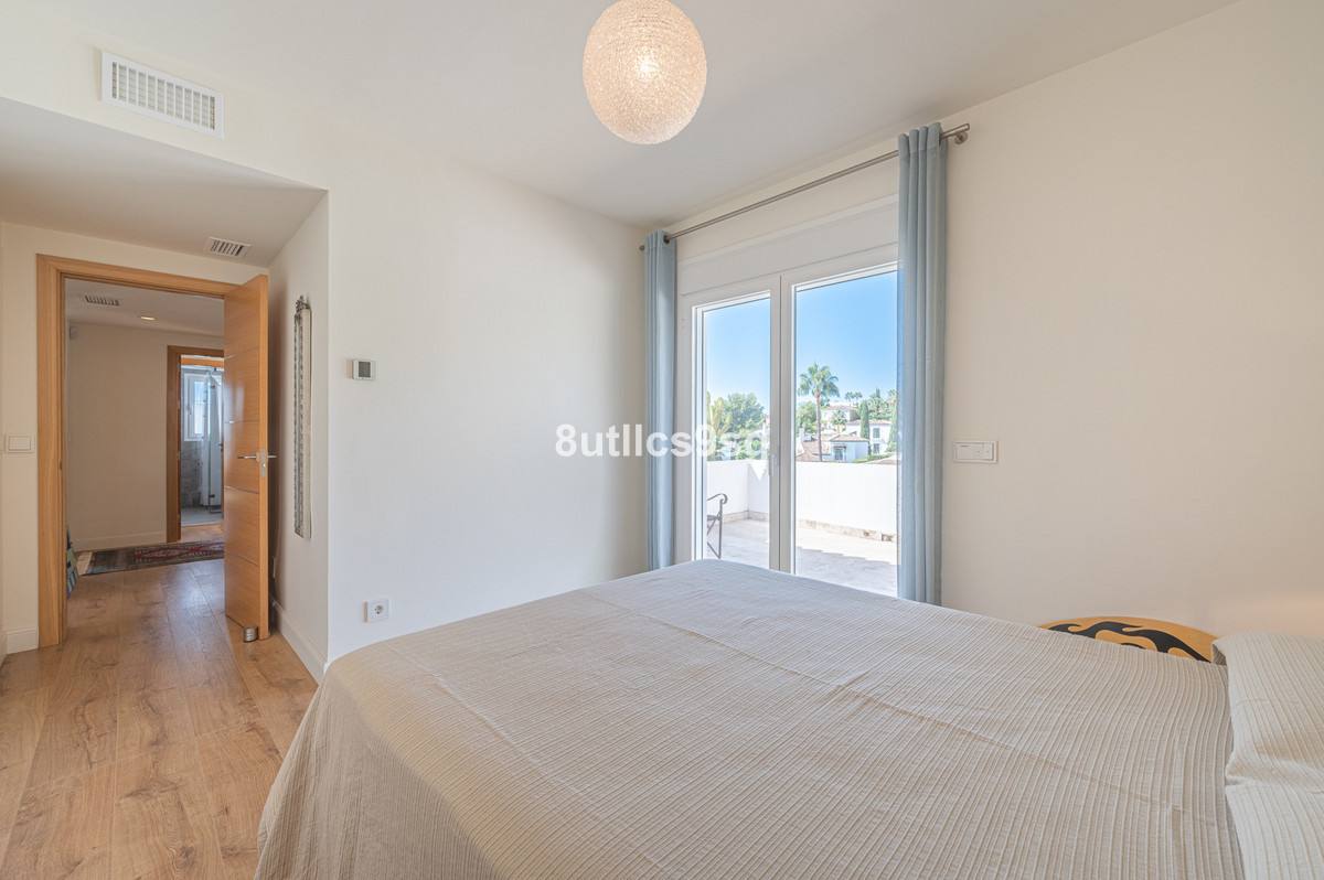 5 Bed Townhouse for sale in Nueva Andalucía Costa Del Sol, Málaga, Spain