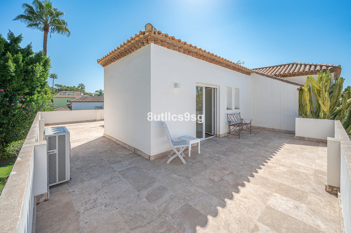5 Bed Townhouse for sale in Nueva Andalucía Costa Del Sol, Málaga, Spain