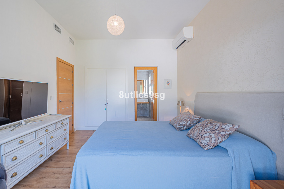 5 Bed Townhouse for sale in Nueva Andalucía Costa Del Sol, Málaga, Spain