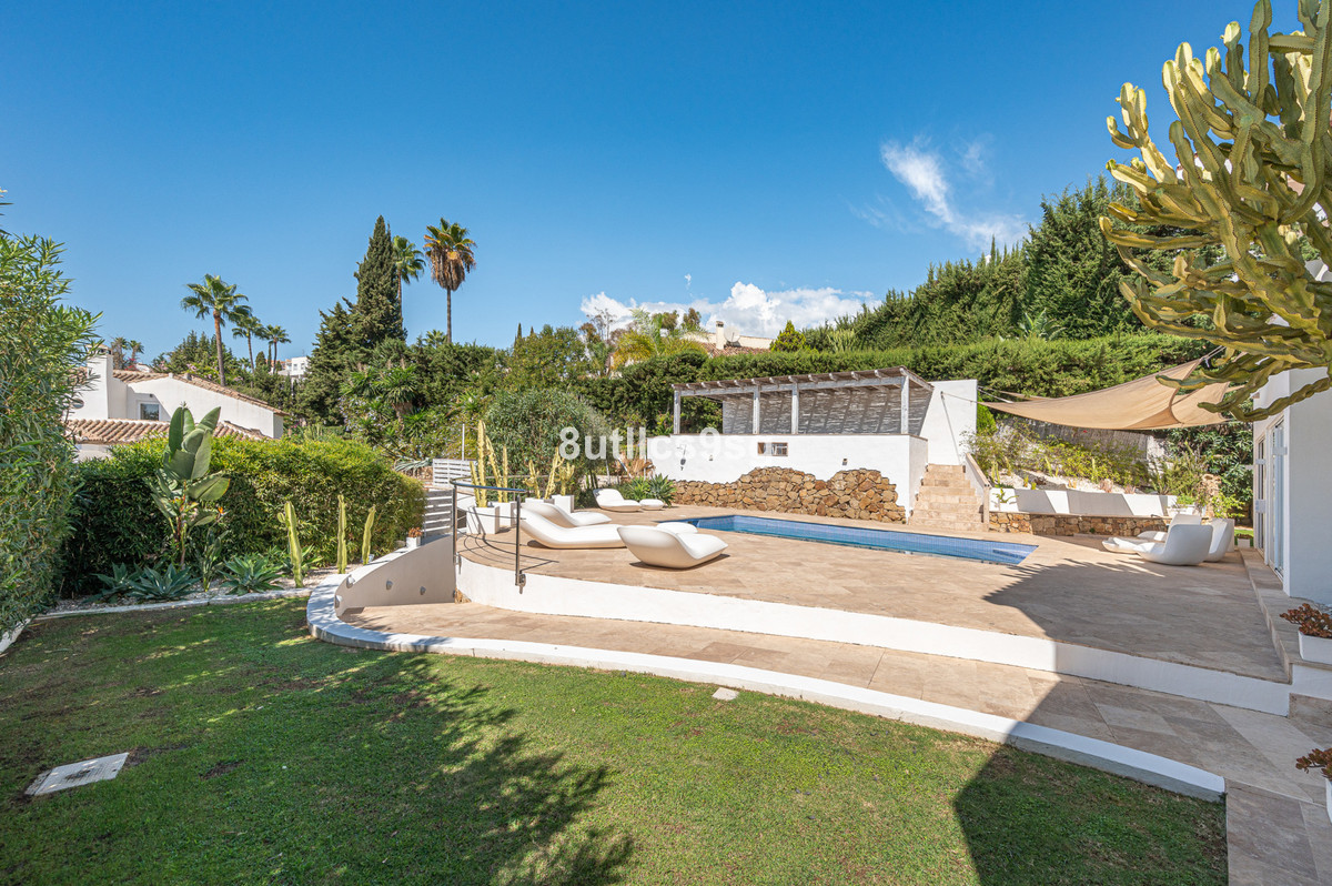 5 Bed Townhouse for sale in Nueva Andalucía Costa Del Sol, Málaga, Spain
