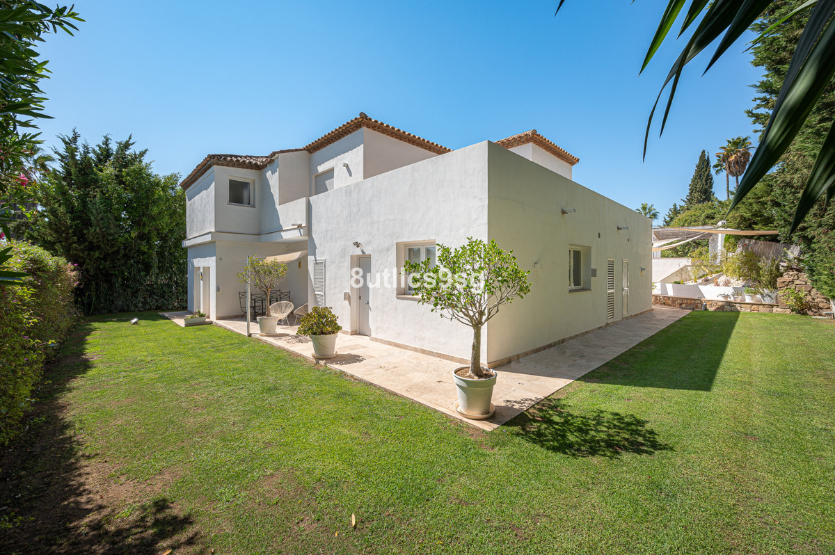 5 Bed Townhouse for sale in Nueva Andalucía Costa Del Sol, Málaga, Spain