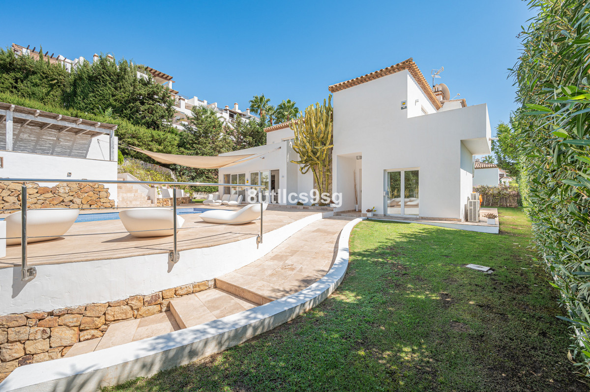 5 Bed Townhouse for sale in Nueva Andalucía Costa Del Sol, Málaga, Spain