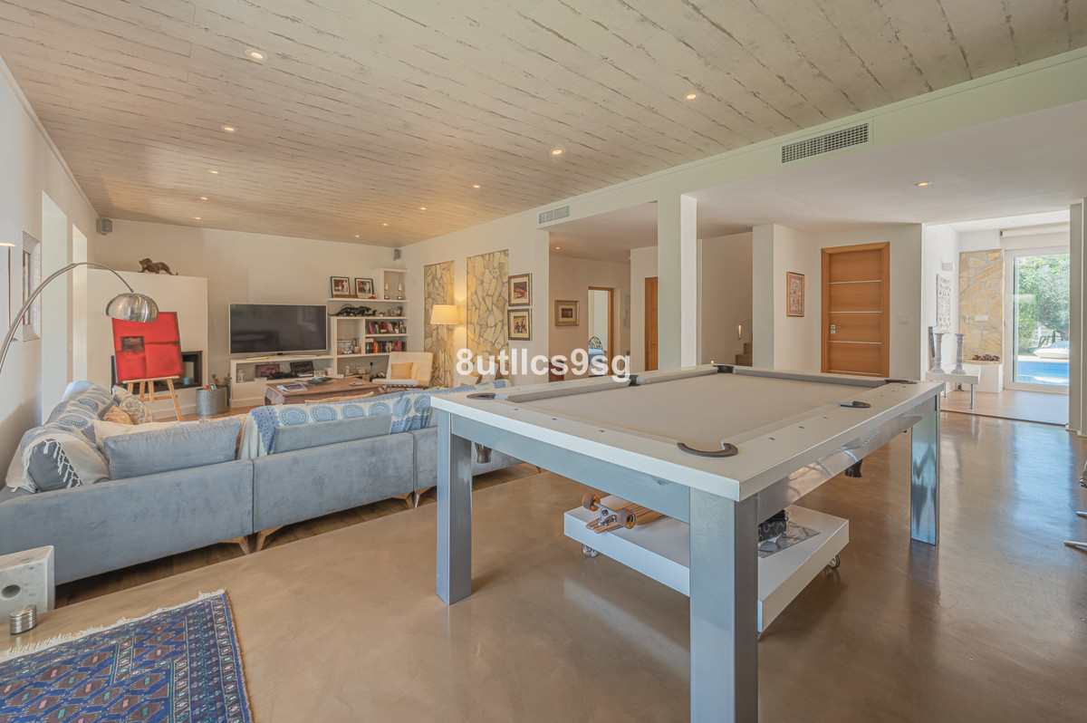 5 Bed Townhouse for sale in Nueva Andalucía Costa Del Sol, Málaga, Spain
