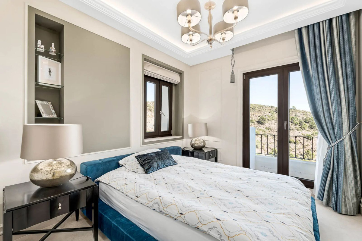 5 Bed Townhouse for sale in Benahavís Costa Del Sol, Málaga, Spain