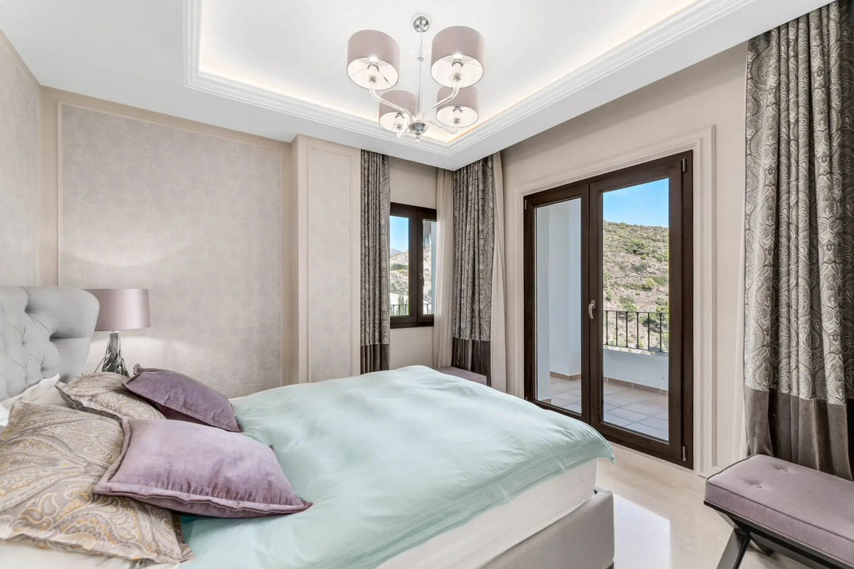 5 Bed Townhouse for sale in Benahavís Costa Del Sol, Málaga, Spain