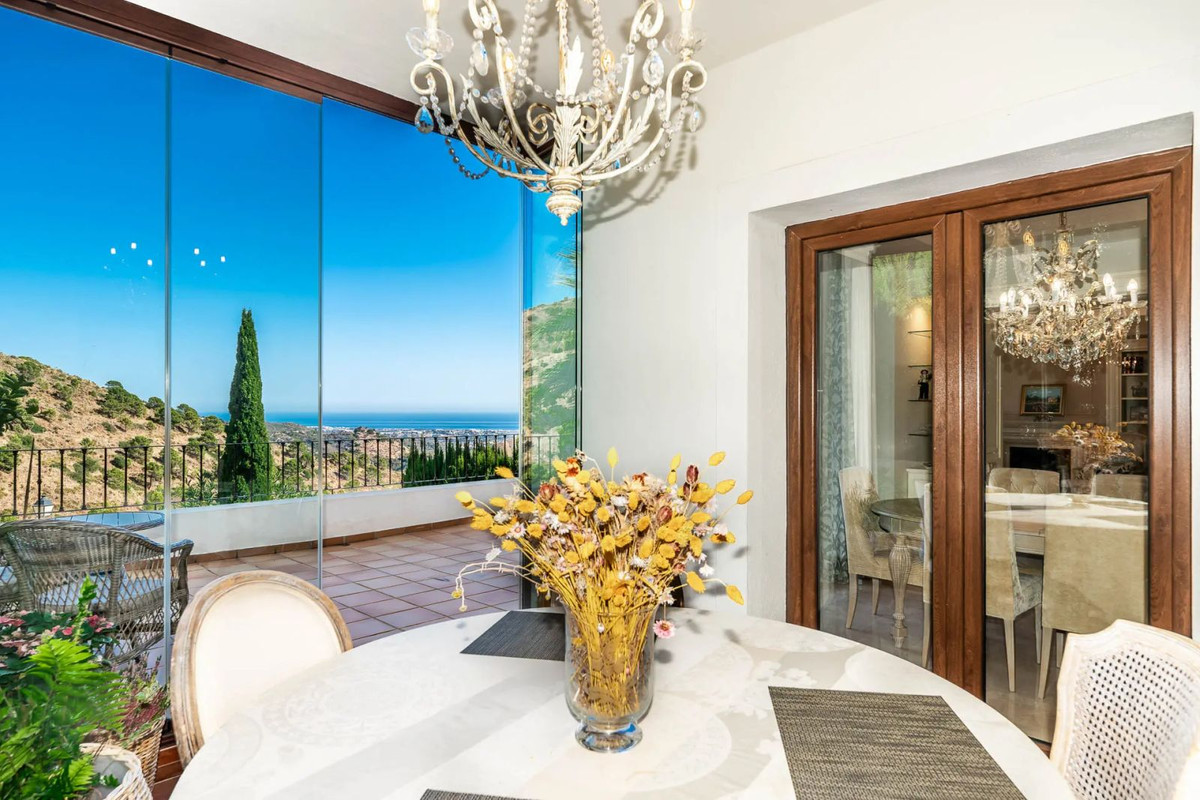 5 Bed Townhouse for sale in Benahavís Costa Del Sol, Málaga, Spain