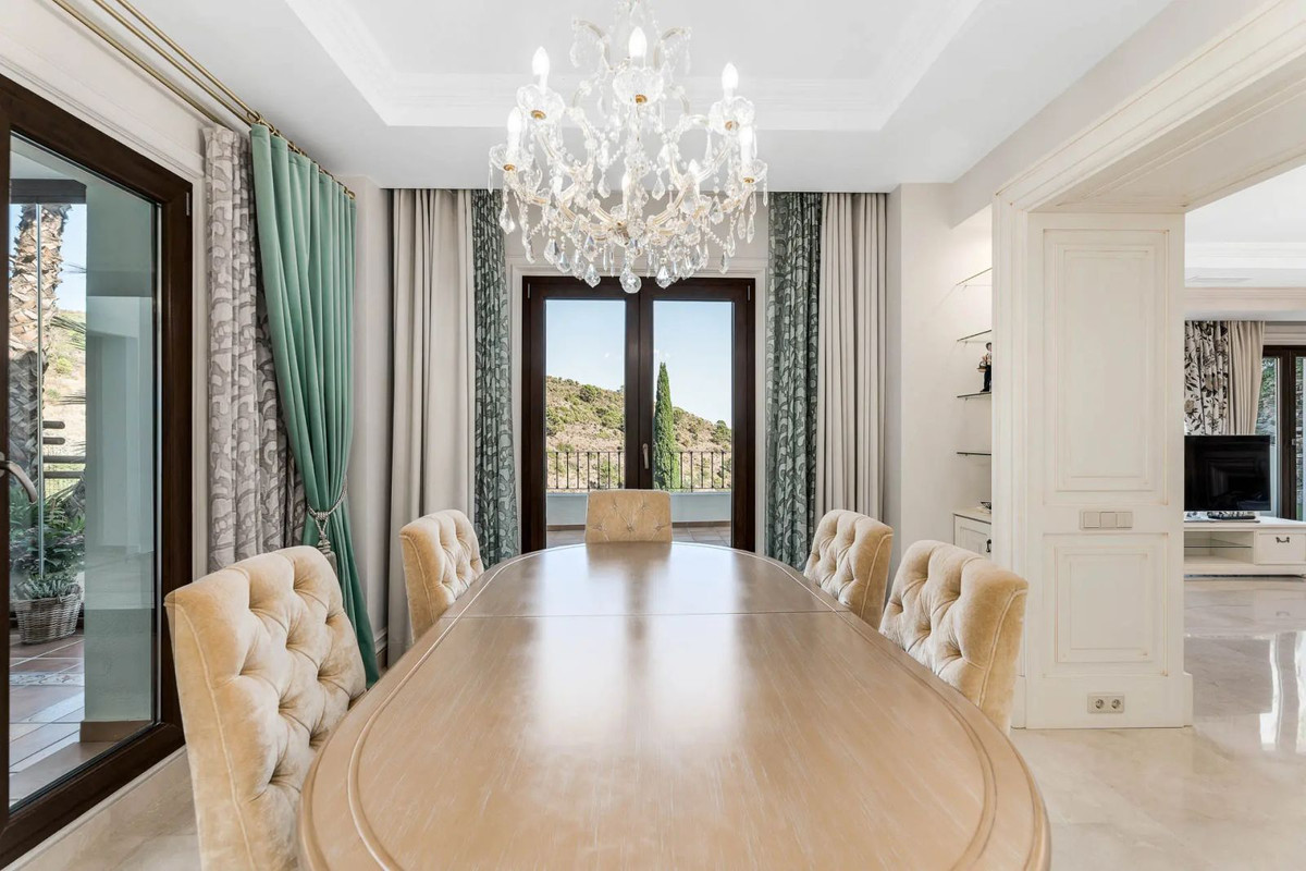 5 Bed Townhouse for sale in Benahavís Costa Del Sol, Málaga, Spain