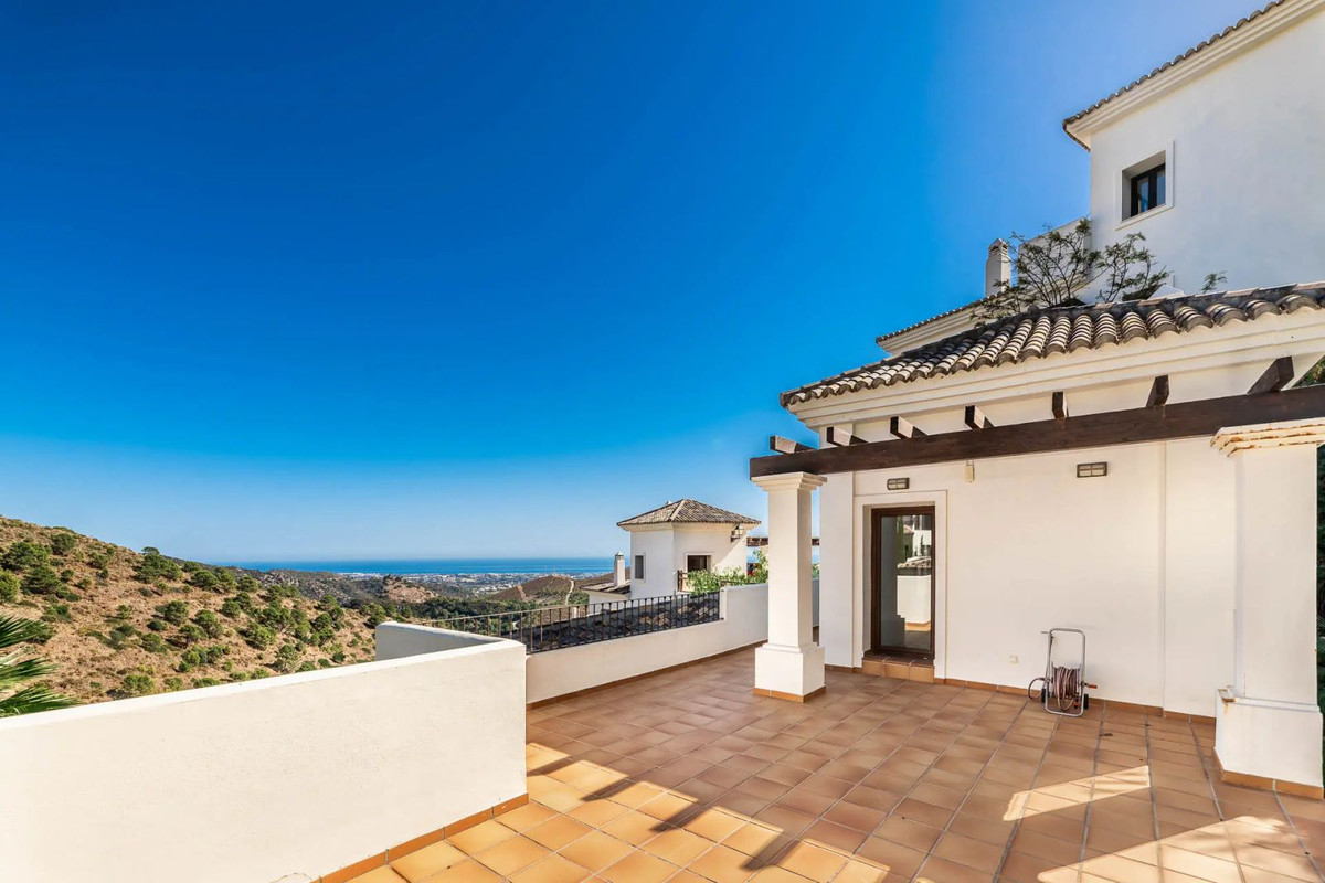 5 Bed Townhouse for sale in Benahavís Costa Del Sol, Málaga, Spain