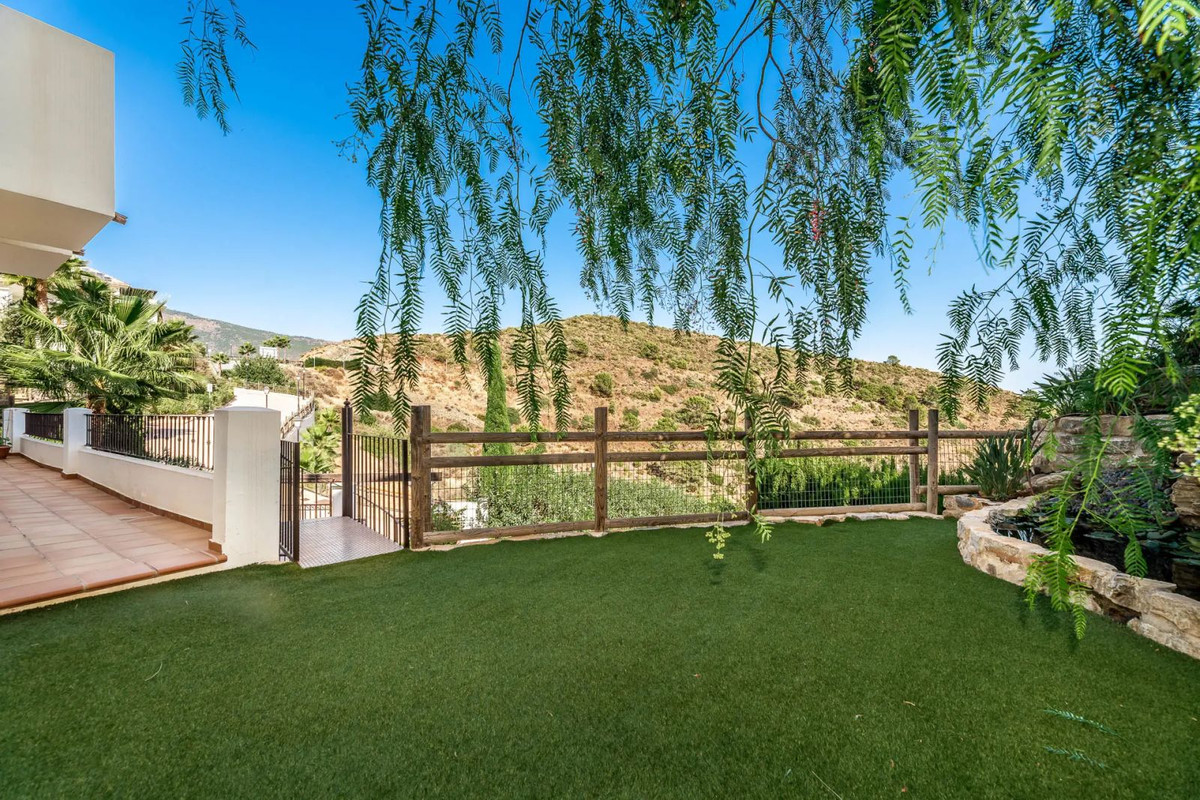 5 Bed Townhouse for sale in Benahavís Costa Del Sol, Málaga, Spain
