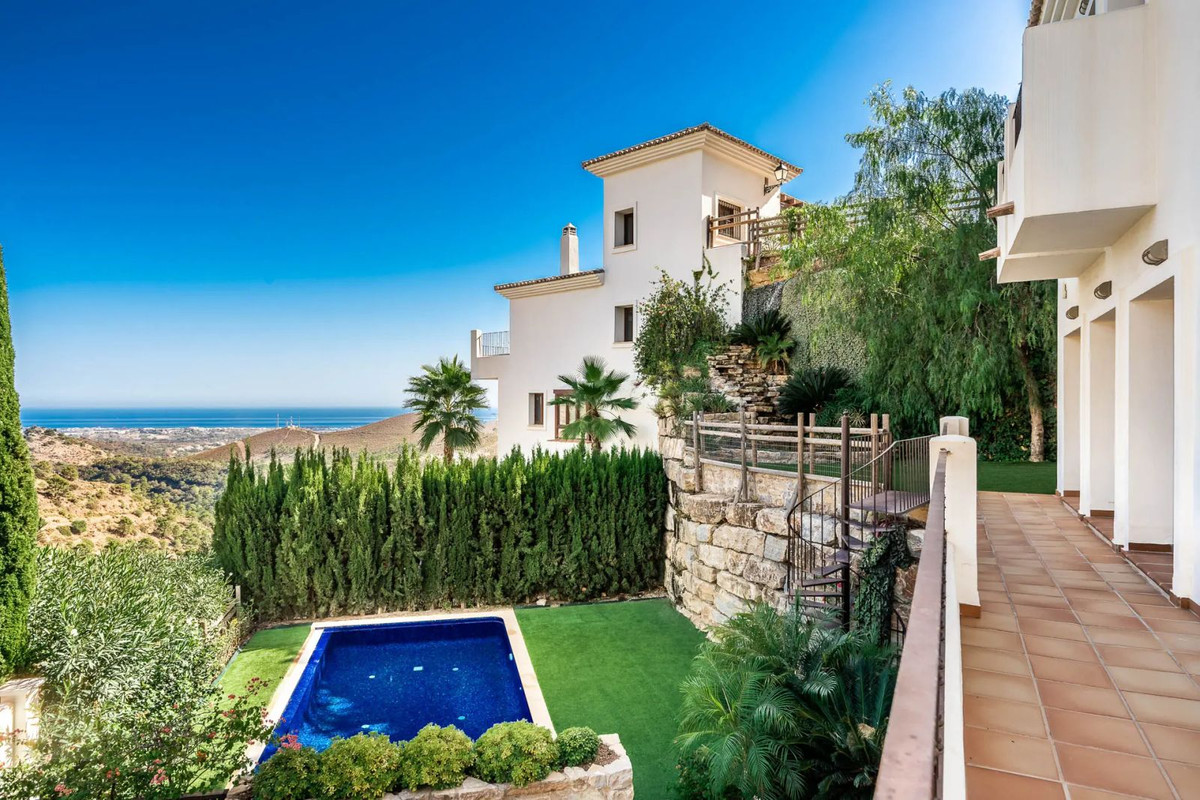 5 Bed Townhouse for sale in Benahavís Costa Del Sol, Málaga, Spain