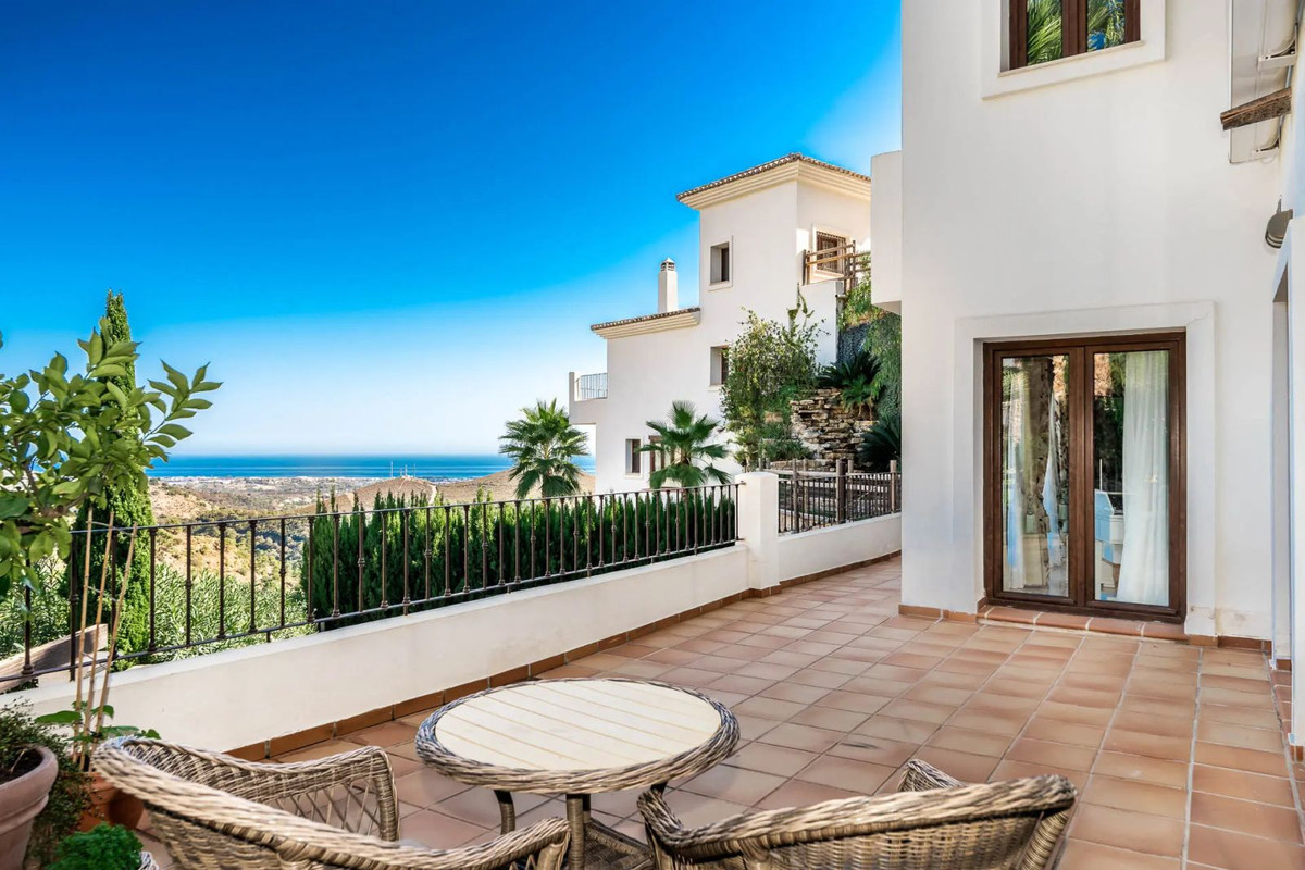5 Bed Townhouse for sale in Benahavís Costa Del Sol, Málaga, Spain
