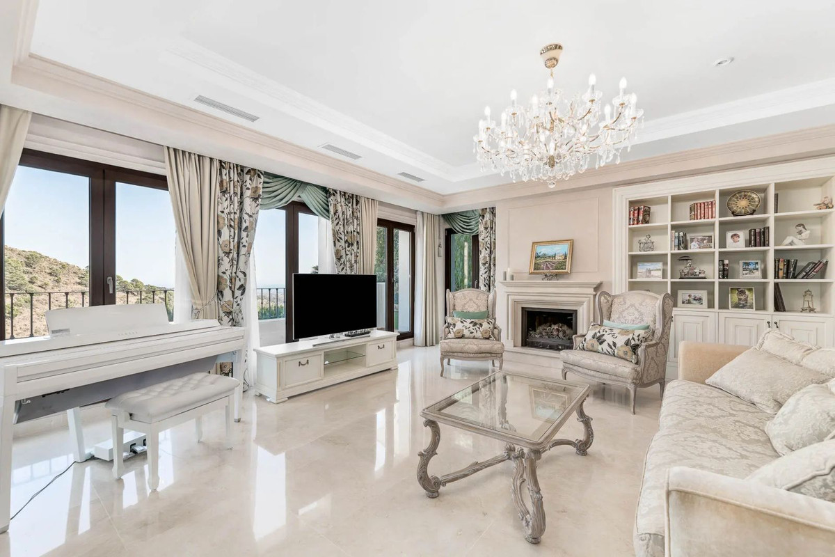 5 Bed Townhouse for sale in Benahavís Costa Del Sol, Málaga, Spain