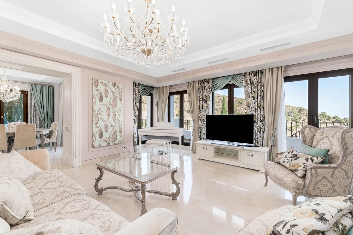 5 Bed Townhouse for sale in Benahavís Costa Del Sol, Málaga, Spain