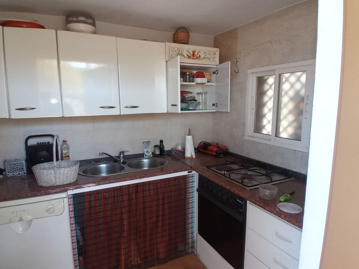 4 Bed Townhouse for sale in Riogordo Costa Del Sol East, Málaga, Spain
