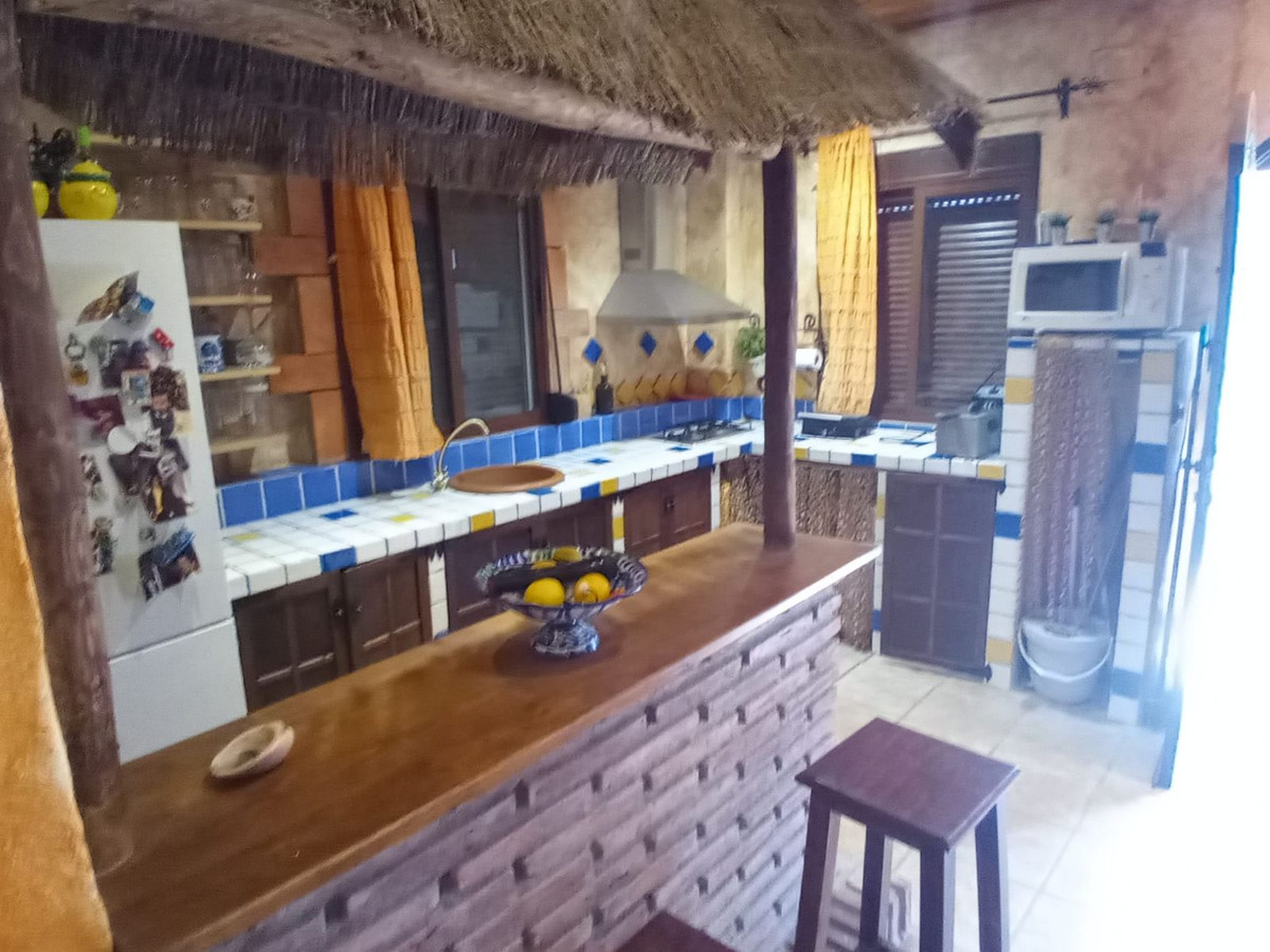 4 Bed Townhouse for sale in Riogordo Costa Del Sol East, Málaga, Spain