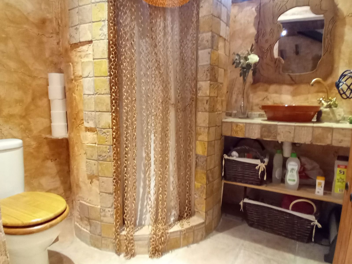 4 Bed Townhouse for sale in Riogordo Costa Del Sol East, Málaga, Spain