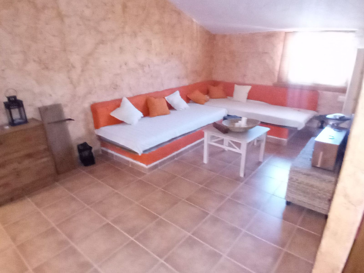 4 Bed Townhouse for sale in Riogordo Costa Del Sol East, Málaga, Spain