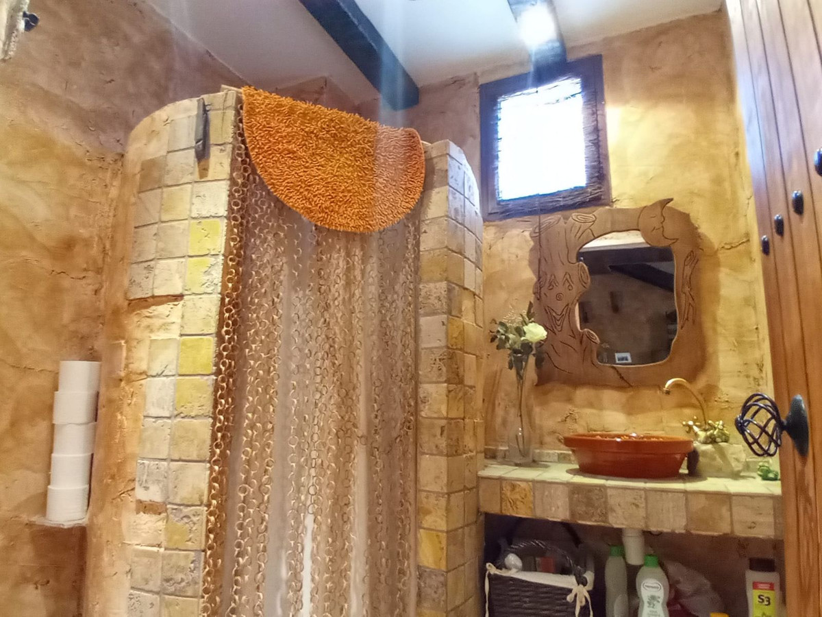 4 Bed Townhouse for sale in Riogordo Costa Del Sol East, Málaga, Spain