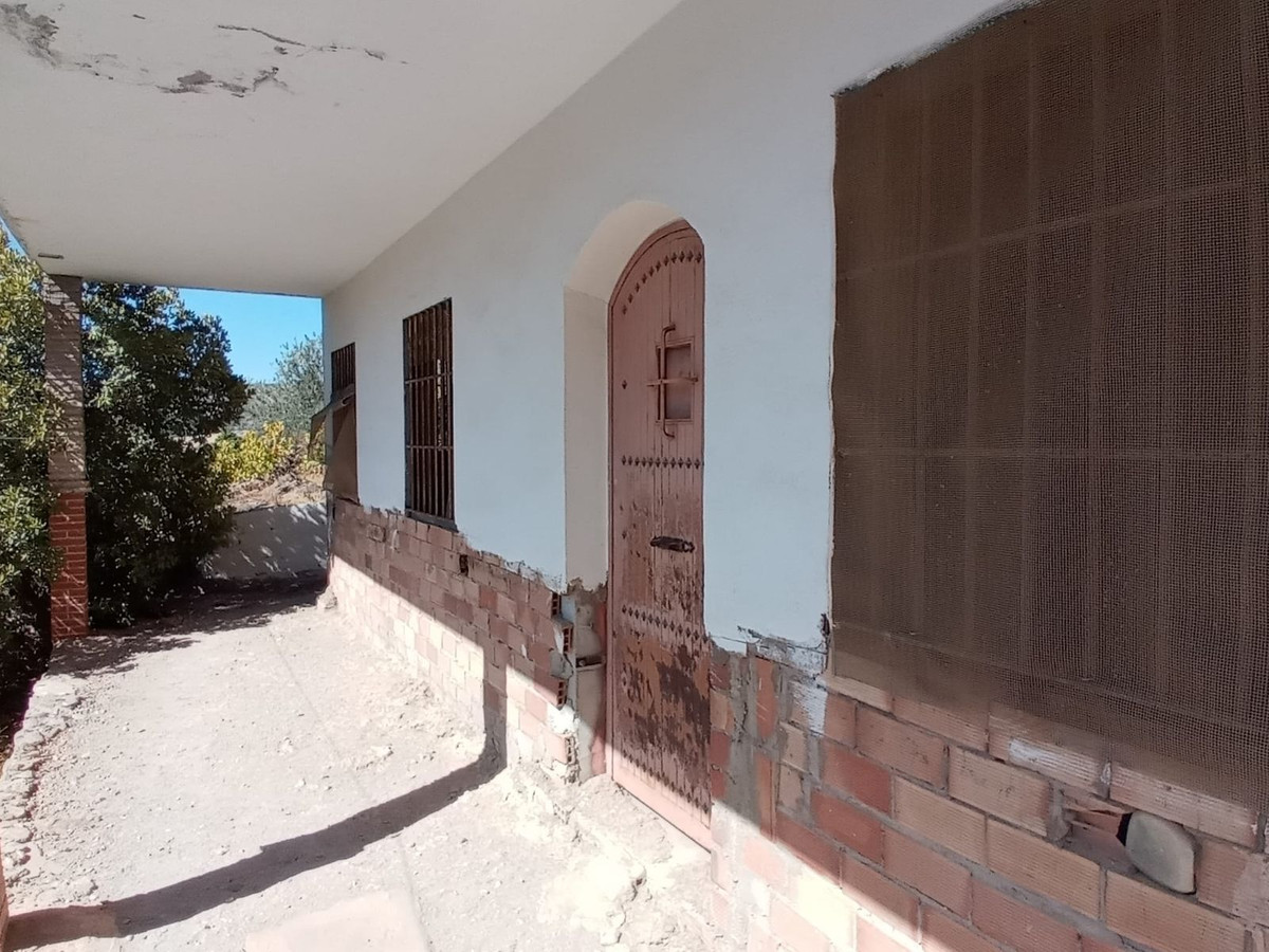 4 Bed Townhouse for sale in Riogordo Costa Del Sol East, Málaga, Spain