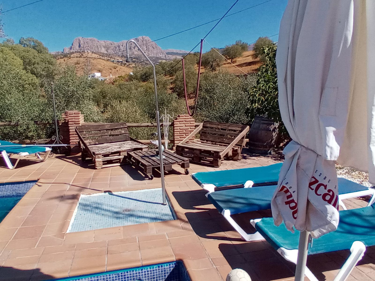 4 Bed Townhouse for sale in Riogordo Costa Del Sol East, Málaga, Spain